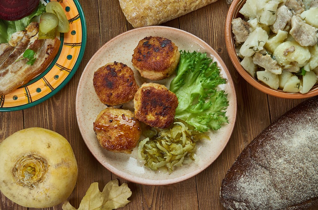Lezzetli frikadeller köftesinden sonra Kopenhag’da en çok görebileceğiniz bir diğer köfte çeşidi de fiskefrikadeller.