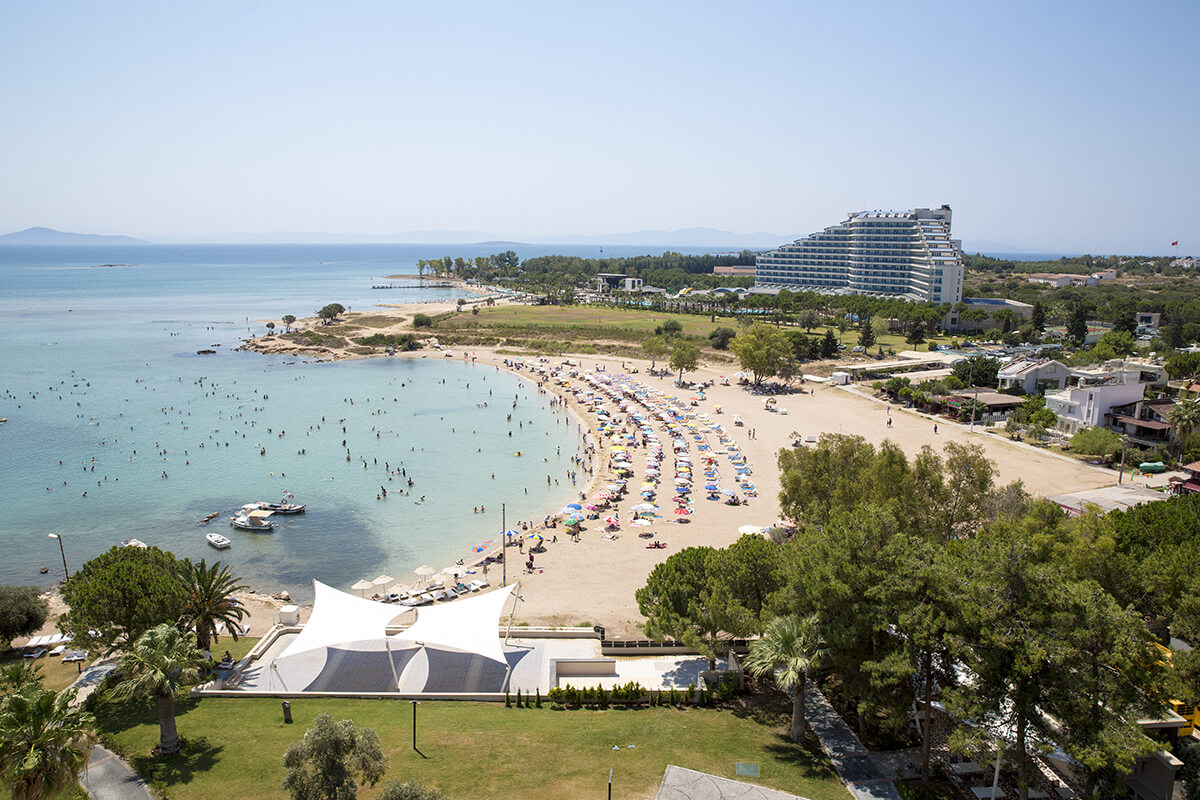 Aydın’ın turistik beldelerinden Didim, Ege’nin en güzel plajlarından birine ev sahipliği yapıyor.