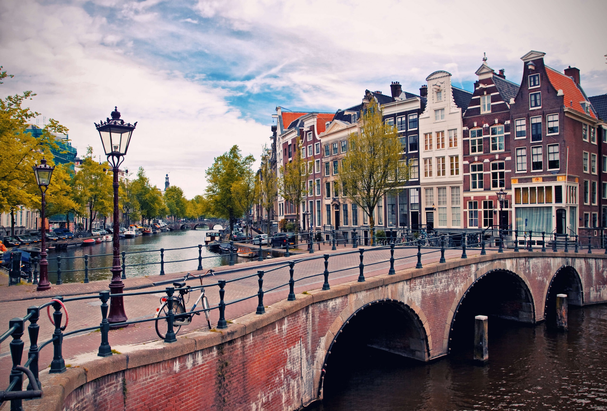 Amsterdam gezisinin en bilinen aktivitesi ise kanal turlarına katılmak.