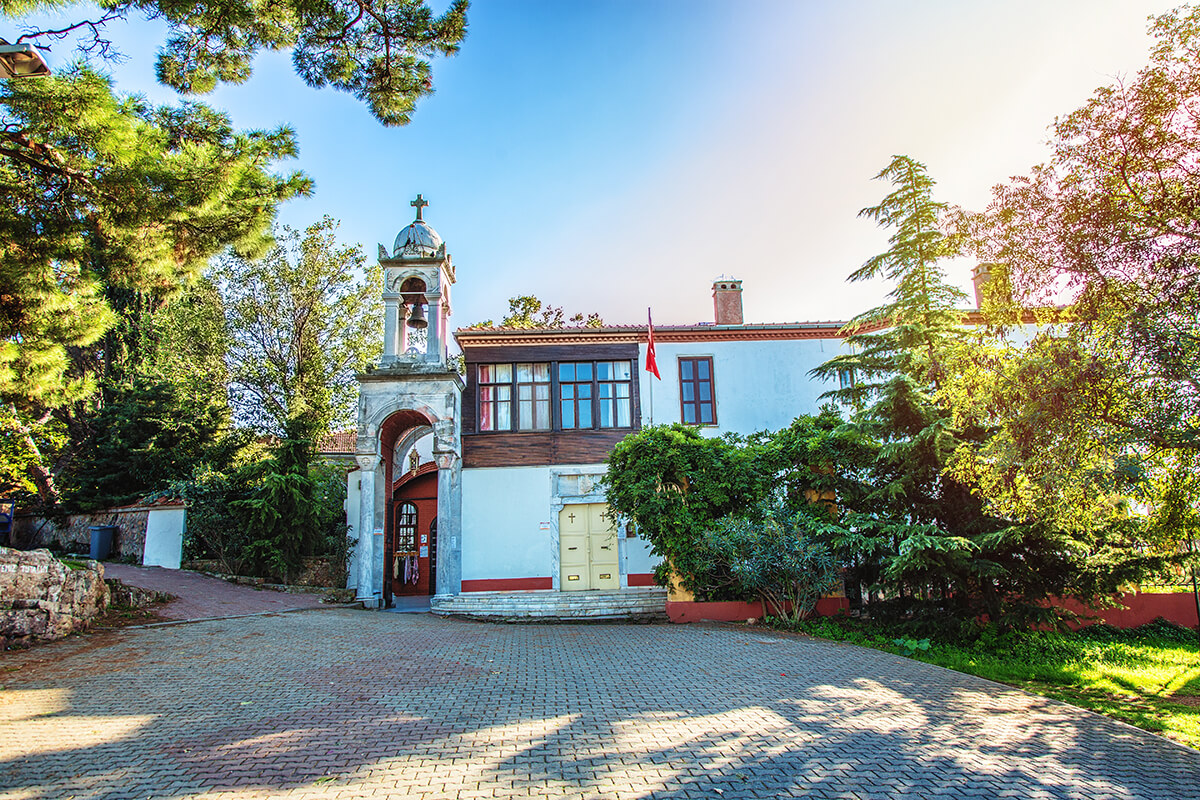 İstanbul’un en çok ziyaret edilen adası olan Büyükada, her yıl 23 Nisan ve 24 Eylül günü en kalabalık günlerini yaşıyor.