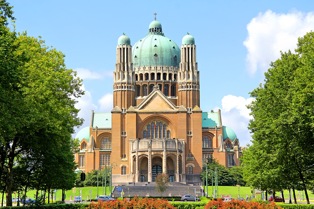Brüksel’de ziyaret etmeden dönmemeniz gereken yapılardan birisi de ünlü Basilica of the Sacred Heart.