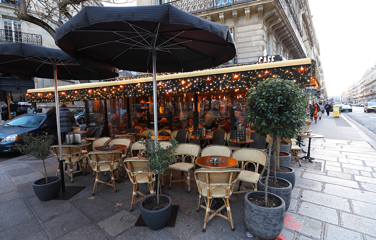 Şehrin en romantik ambiyansa sahip mekânlarından biri olan Cafe Cassette, Paris sokaklarında dolaşırken uğrayabileceğiniz harika bir kafe.