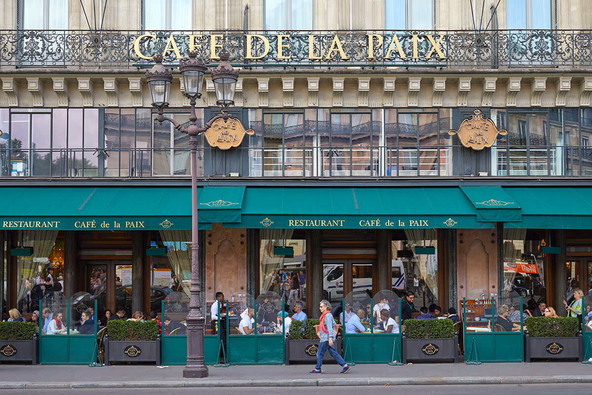 Cafe de la Paix Paris’in simge yapılarından Paris Opera Binası’nın mimarının tasarladığı bir kafedir.