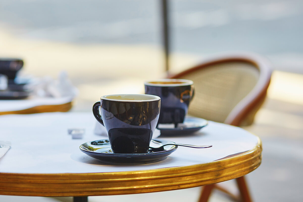 İlgili çalışanları ve şık dekorasyonu ile beğeni toplayan Cafe le Buci’ye gelmişken meşhur deniz mahsullerinin de tadına bakabilirsiniz.