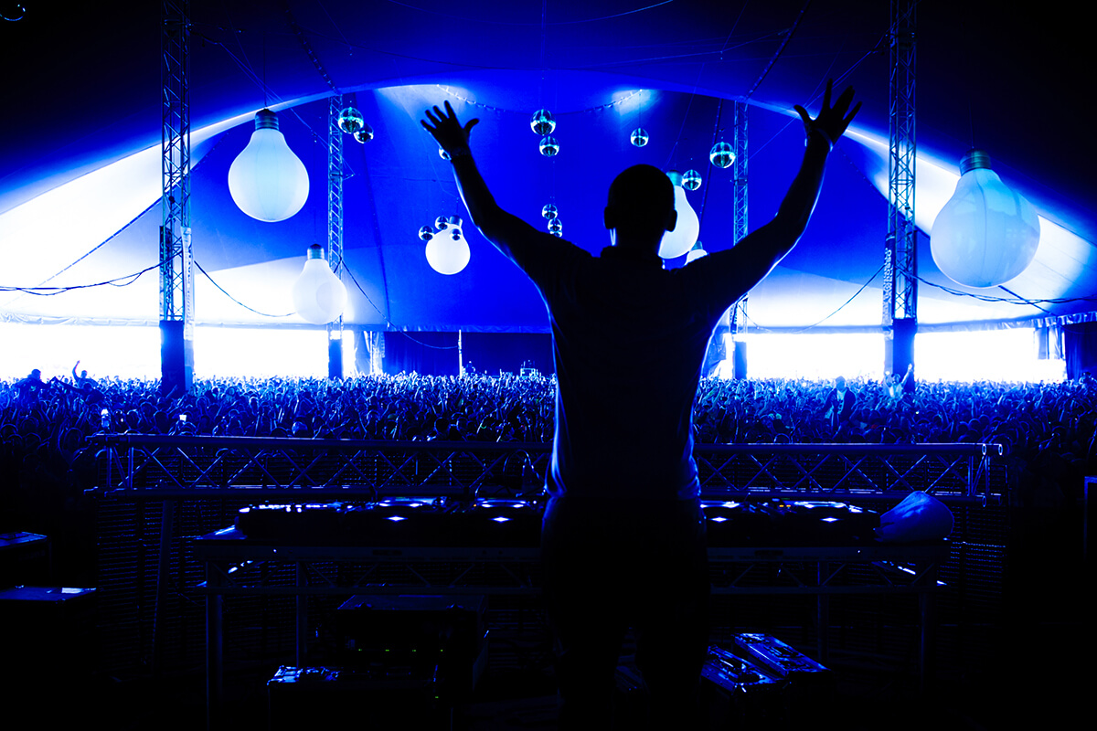 Creamfields, her yıl Liverpool ve Manchester arasında bulunan Cheshire’de düzenlenen İngiltere’nin en sevilen festivallerinden biri.