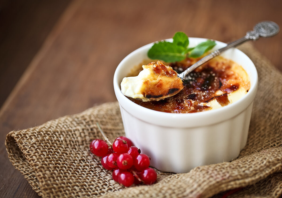 Bir tatlı nasıl asil olabilir derseniz, Paris’in dünyaca ünlü tatlısı creme brulee tatlısını denemeniz gerek deriz.