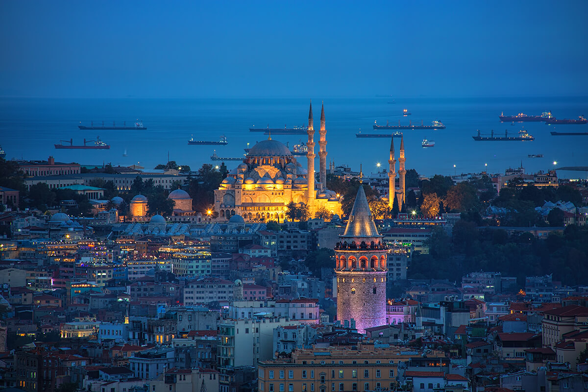 Galata Kulesi insanlara biraz romantik gelmiş olacak ki bu efsanelerin hemen hepsi aşk temalı.