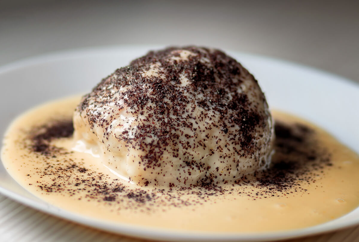 Avusturya ve Almanya’nın meşhur tatlılarından biri olan Germknödel, Münih restoran menülerinin vazgeçilmezlerinden.