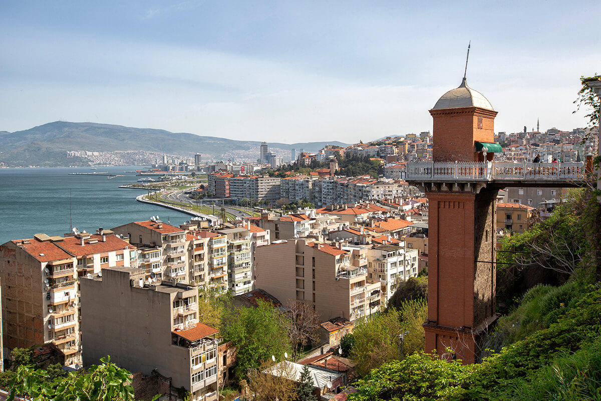 İzmir Tarihi Asansör Binası