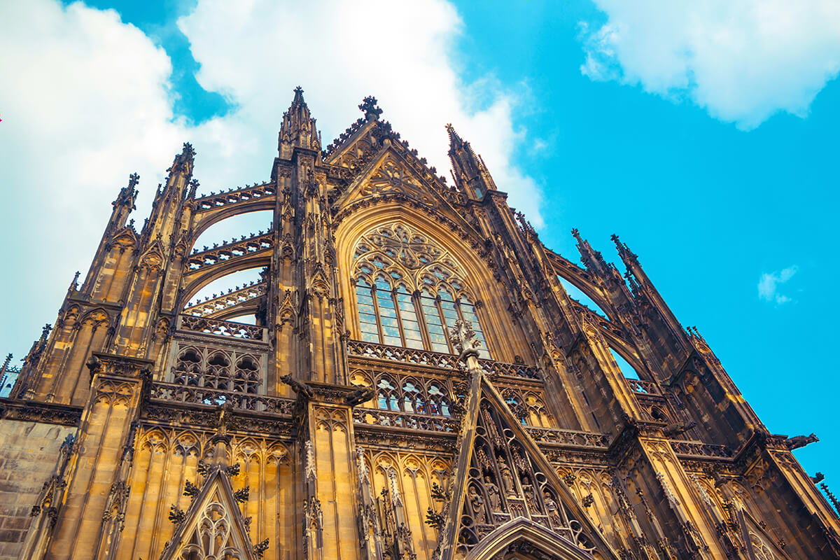 Kölner Dom, Almanya’nın yanı sıra dünyanın en çok tanınan katedrallerinden biri olarak biliniyor.