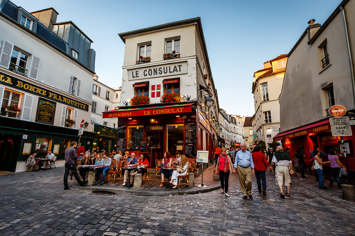 Paris’in ünlü ressamlar tepesi olarak da bilinen Montmartre bölgesinde yer alan bu Le Consulat restoranda vakit geçirmek klasik bir etkinlik.