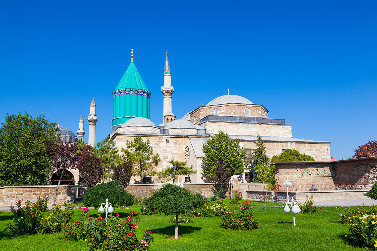 13.yüzyılın Müslüman alimlerinden Mevlâna Celaleddin-i Rumi’nin türbesi ve müzesi, Konya’da bulunan Mevlâna Dergahı’nın içerisinde yer alıyor.