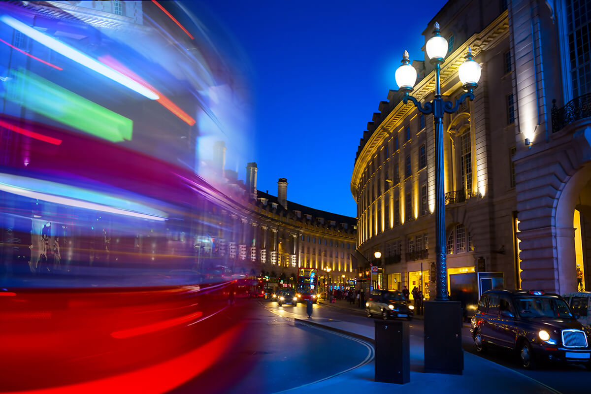 Londra’nın merkezinde işlek bir yer olan Piccadilly Circus, son yıllarda daha da popüler hale geldi.