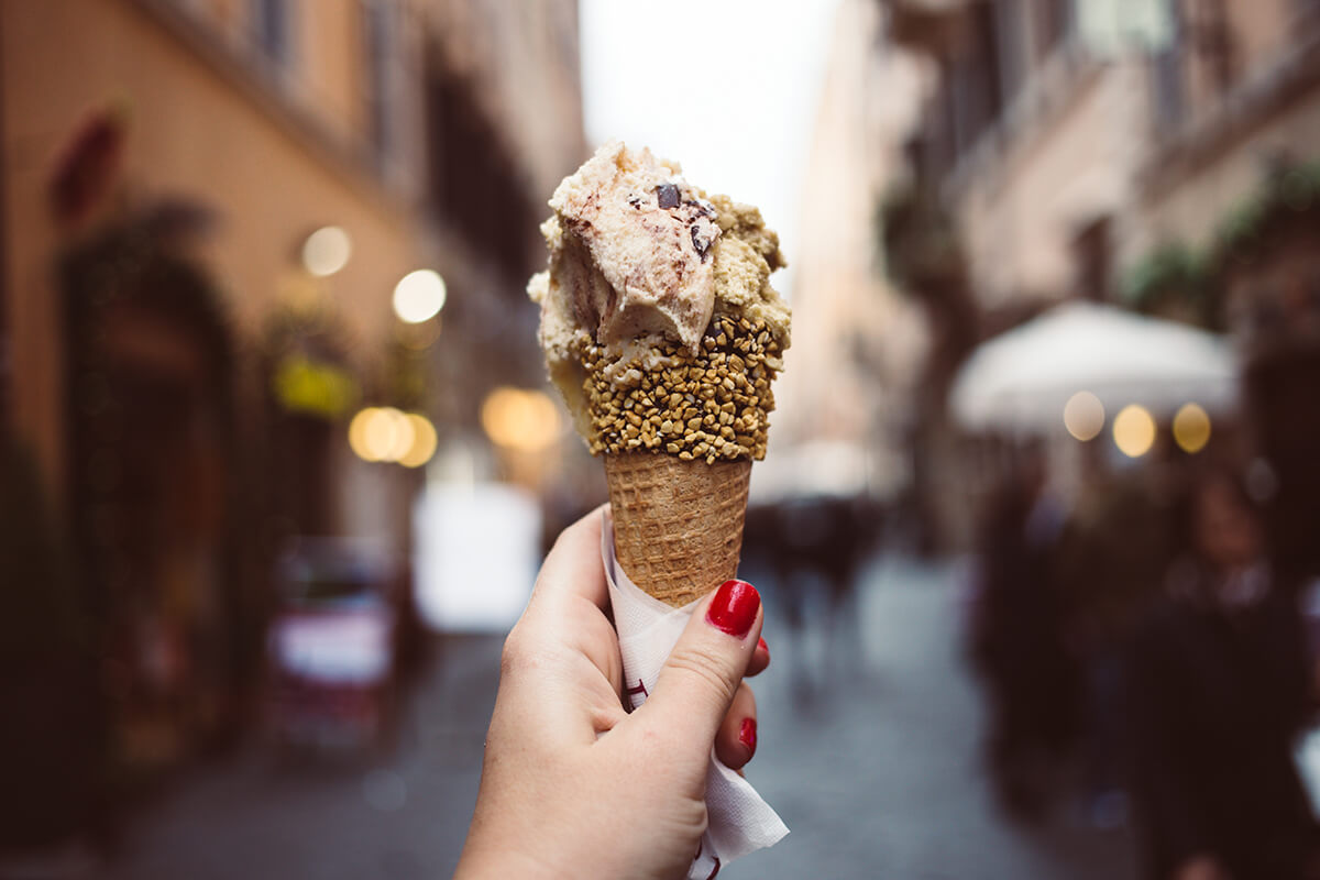 Gelato yani Roma dondurması… Üç nokta kullandık çünkü bu lezzeti tanımlayamıyoruz. “Romalıların pizza ve makarnadan çok anladığı ne var?” sorusuna bağıra bağıra: “GELATO” yanıtını verebiliriz.
