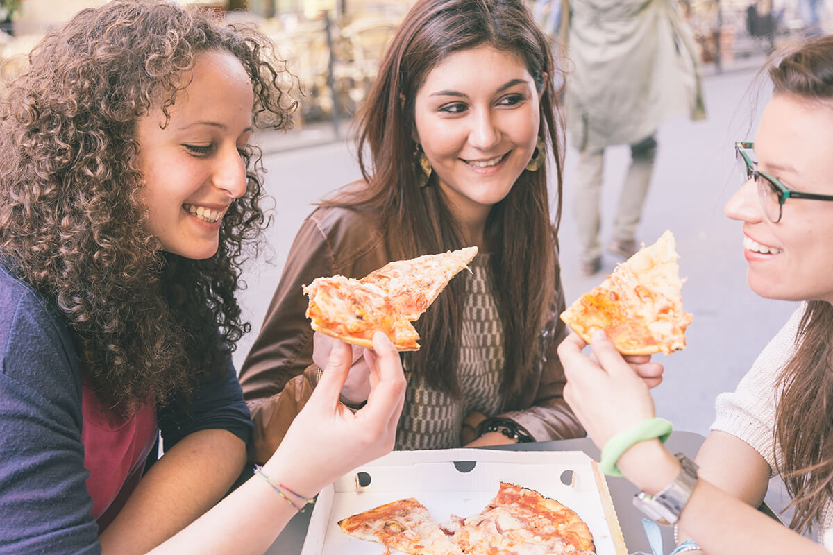 Roma’nın her yerinde bol çeşit malzemeli, mis gibi kokan ve tam kıvamında pizza bulabilirsiniz.