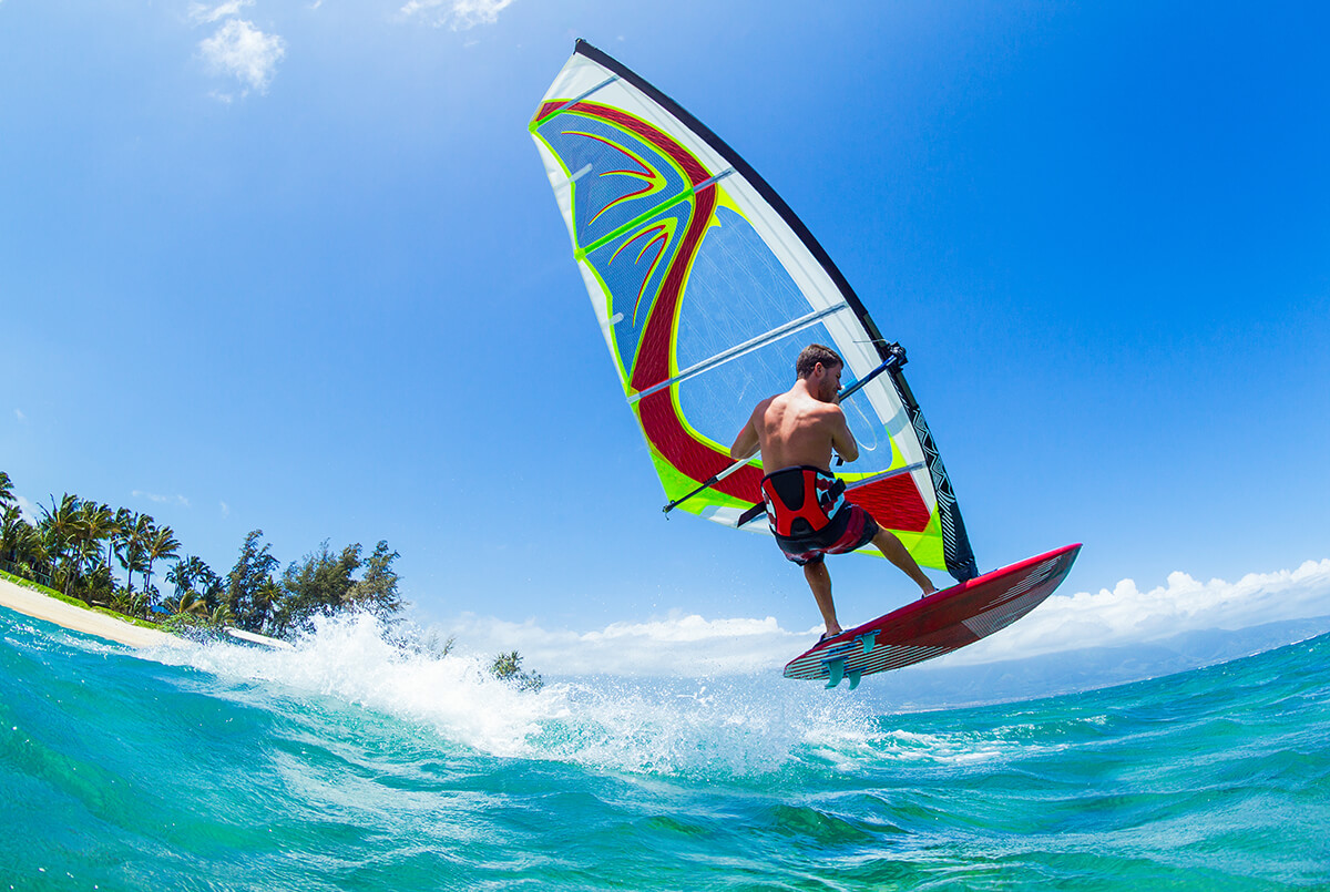Rüzgâr sörfü yani windsurfing; sörf tahtası ve yelken kullanarak rüzgârın yardımıyla su üzerinde ilerlemeyi sağlayan çok zevkli bir spor.