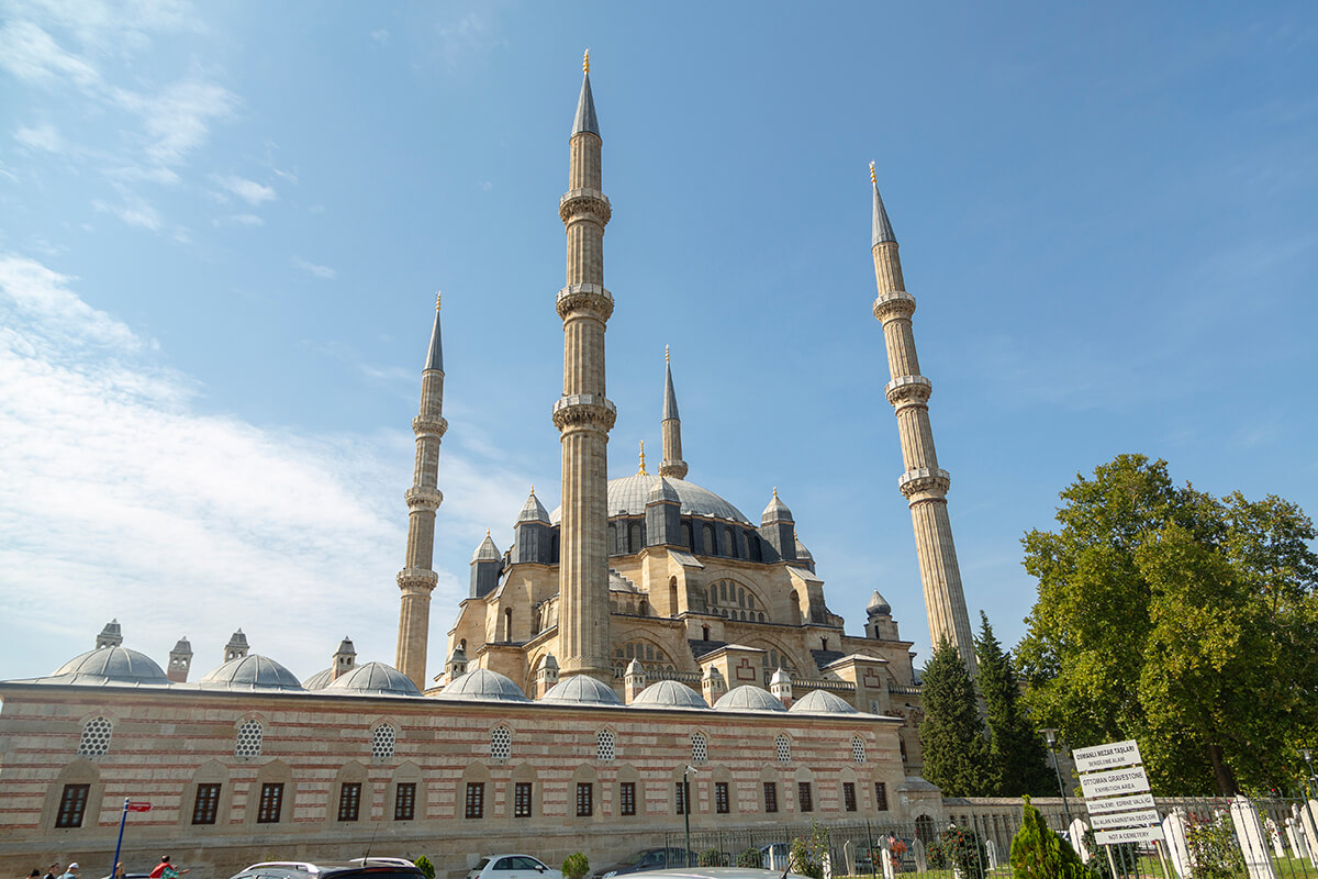 Mimar Sinan’ın “ustalık eserim” diye tanımladığı Selimiye Cami, 14 Mart 1575 yılında tamamlanmış