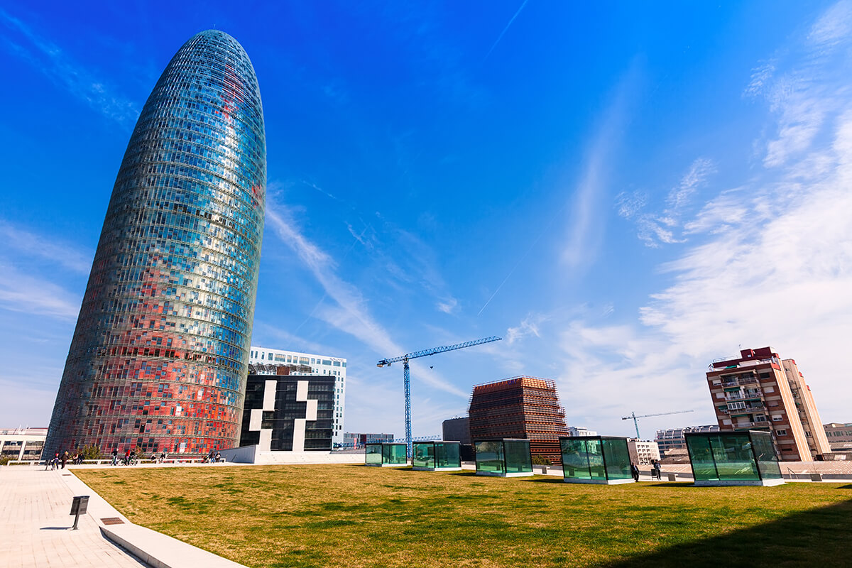 arselona’nın en önemli yapılarından biri Torre Agbar.