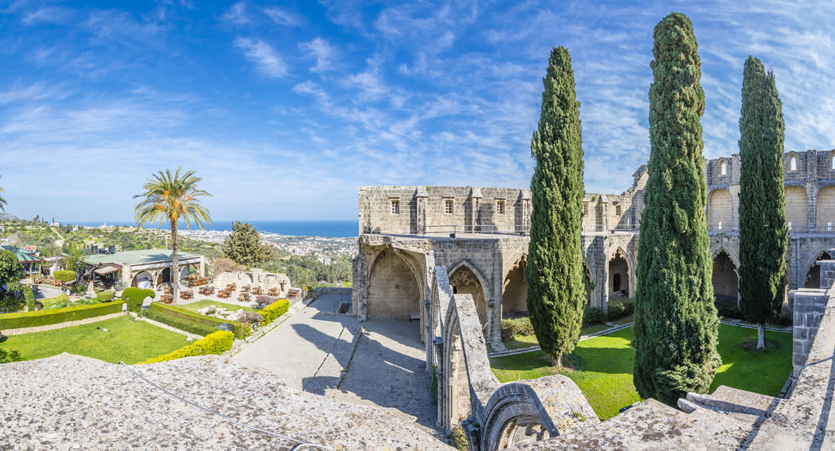 Kıbrıs Bellapais Manastırı