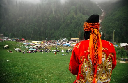 Yemyeşil Yaylaları ve Lezzetleri Eşliğinde: Karadeniz’in Festivalleri